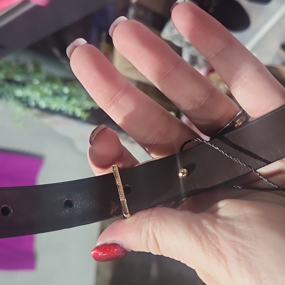 Coach Reversible black and tan size small belt with golden emblem - Picture 3 of 5